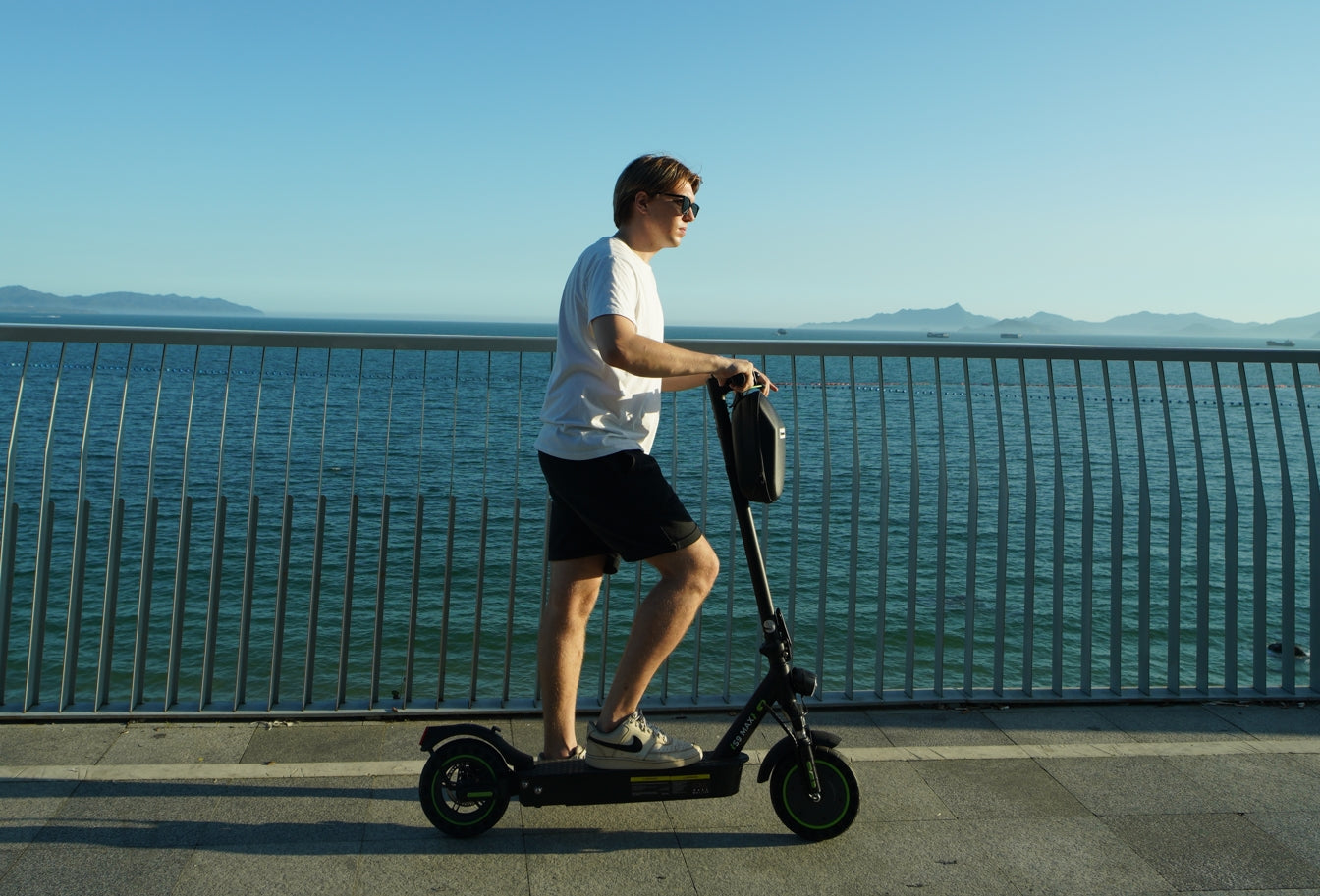 Trottinette électrique ESTVELO S1 - 30 Km D'autonomie, 25 Km/h, Pneus Double Couche, Frein E-ABS + Disque