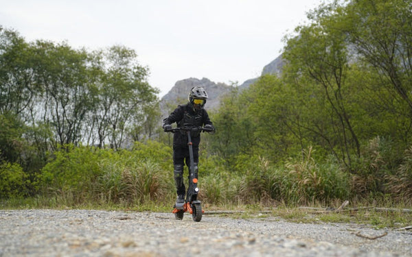 Quelle est la Vitesse Maximum d'une Trottinette Électrique ? Performances, Modèles isinwheel et Conseils