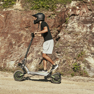 GT4 Trottinette électrique tout-terrain à double moteur 2400W