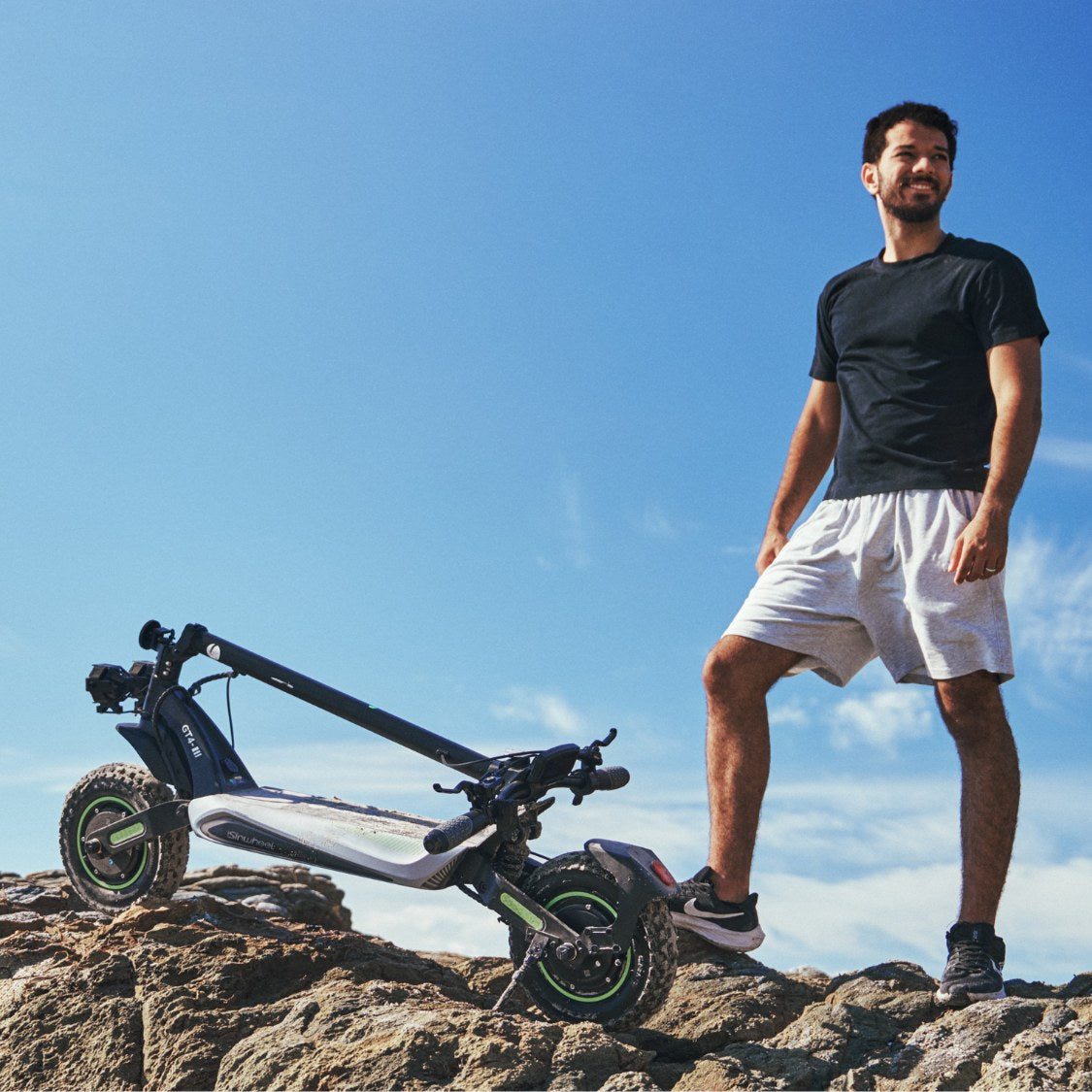 GT4 Trottinette électrique tout-terrain à double moteur 2400W