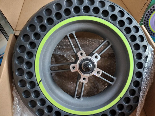 Roue arrière de rechange pour trottinette électrique de 21,6 cm – Pneu solide avec moyeu de roue et disque de frein de 110 mm | Compatible avec Gotrax GXL V2, XR Elite Roue arrière de rechange pour trottinette électrique de 21,6 cm – Pneu solide avec moyeu de roue et disque de frein de 110 mm | Compatible avec Gotrax GXL V2, XR Elite