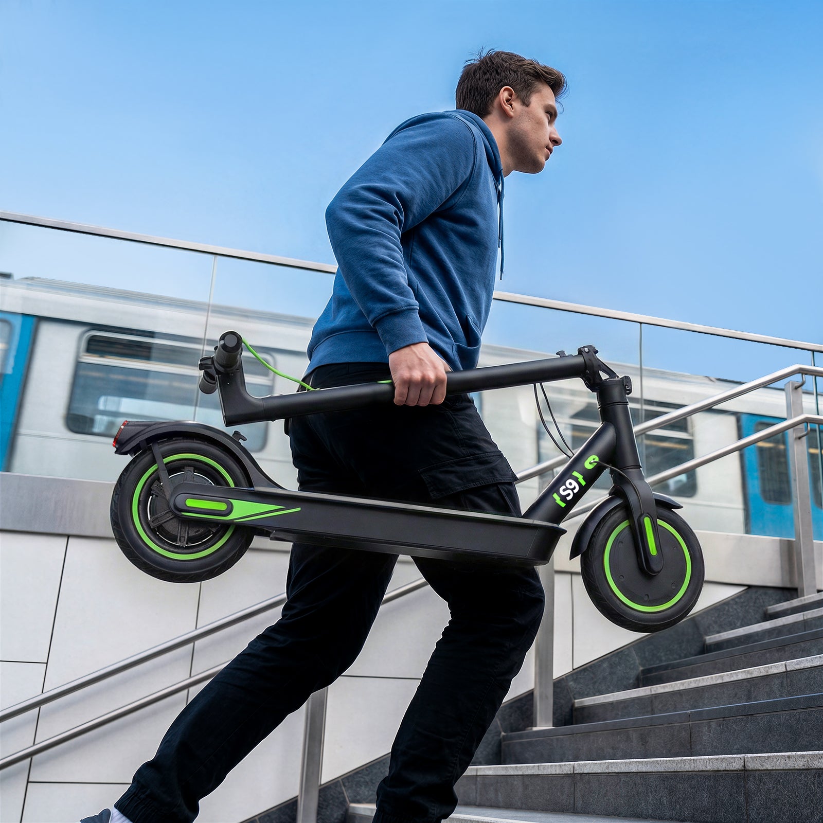 Trottinette électrique pliable, compacte et facile à transporter