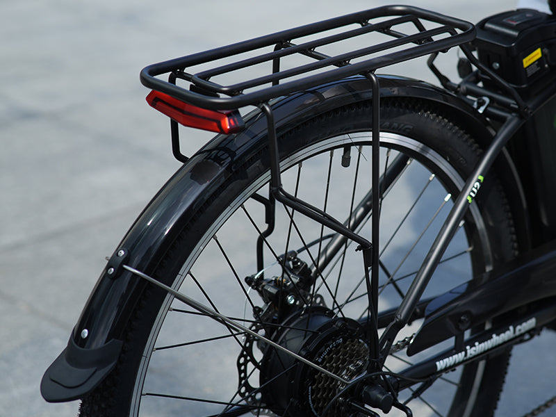 Vélo électrique avec feux avant et arrière